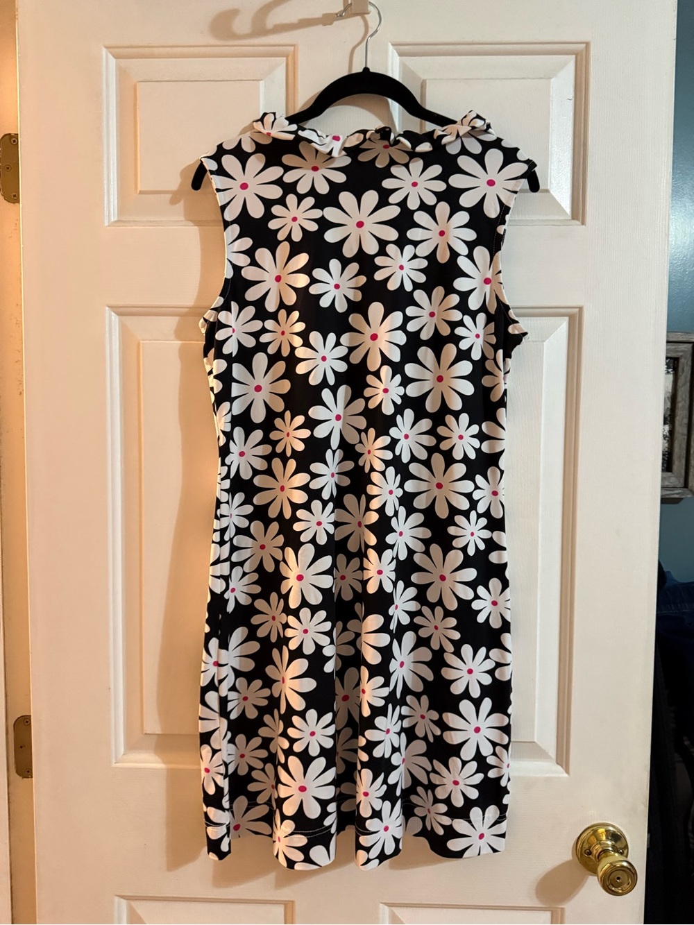 Lulu-B Black Dress with White Daisy Print and Pink Centers - Picture 3 of 3